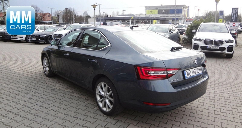 Skoda Superb cena 76850 przebieg: 194300, rok produkcji 2019 z Sandomierz małe 191